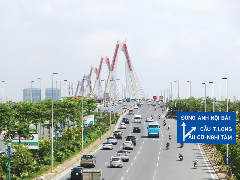Cầu Nhật Tân - một trong những công trình giao thông trọng điểm của Thủ đô Hà Nội - sử dụng vốn vay ODA Nhật Bản. Ảnh Chí Cường