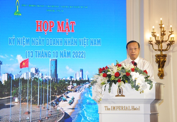 Ông Nguyễn Văn Thọ, Chủ tịch UBND tỉnh Bà Rịa Vũng Tàu phát biểu tại họp mặt kỷ niệm 18 năm ngày Doanh nhân Việt Nam 13/10/2022