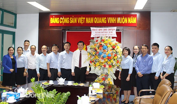 ông Nguyễn Hồng Lĩnh - Bí thư Tỉnh ủy Đồng Nai đã đến thăm, chúc mừng cán bộ lãnh đạo, công nhân viên Tổng công ty Tín Nghĩa