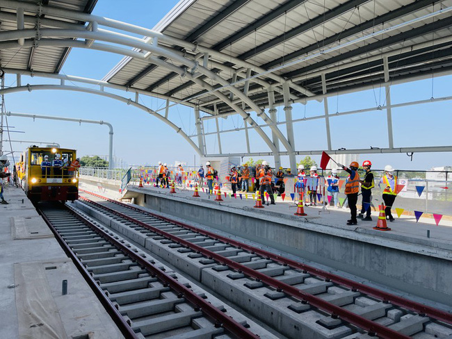 Lễ kéo cáp sẽ đưa tuyến metro số 1 bước sang một giai đoạn mới. Ảnh PLO