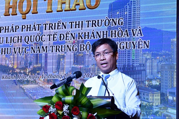 Ông Đinh Ngọc Đức- Vụ trưởng vụ Thị trường- Tổng cục Du lịch Việt Nam phát biểu tham luận