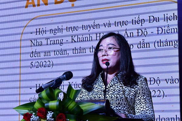 Bà Nguyễn Thị Lệ Thanh- Giám đốc sở Du lịch Khánh Hòa phát biểu tham luận