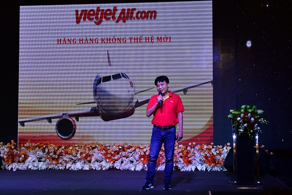 Ông Trần Hoàng Linh- Giám đốc Vietjet Air Khu vực Miền trung phát biểu.