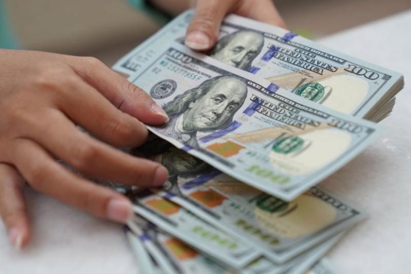 Chính phủ các nước Châu Á đã bán ra 50 tỷ đô la trong tháng 9 để bảo vệ nội tệ trước cảnh đô la Mỹ lên giá.