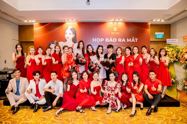 Diễn viên Hồ Bích Trâm Đại diện thương hiệu cho sản phẩm Collagen Glutathione