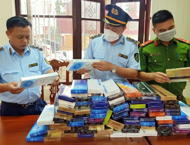 Cơ quan QLTT Bắc Ninh phối hợp kiểm tra lô hàng thuốc lá vi phạm