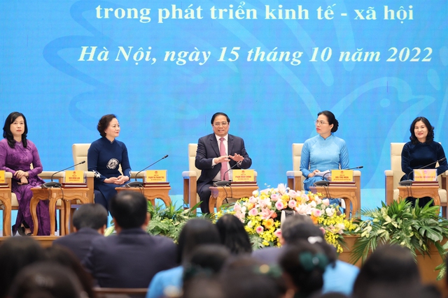 Thủ tướng Chính phủ chủ trì Hội nghị đối thoại với phụ nữ Việt Nam với chủ đề “Thúc đẩy bình đẳng giới và phát huy vai trò của phụ nữ trong phát triển kinh tế-xã hội” (Ảnh: VGP/Nhật Bắc)