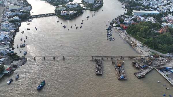 Cầu Xóm Bóng- Nha Trang đang thi công