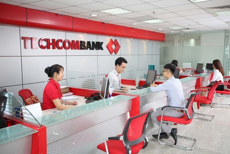 Trong danh sách 1.000 doanh nghiệp nộp thuế thu nhập lớn nhất Việt Nam (V1000) do Tổng Cục Thuế công bố mới đây, Techcombank và Vietcombank là hai ngân hàng thuộc Top4 dẫn đầu.