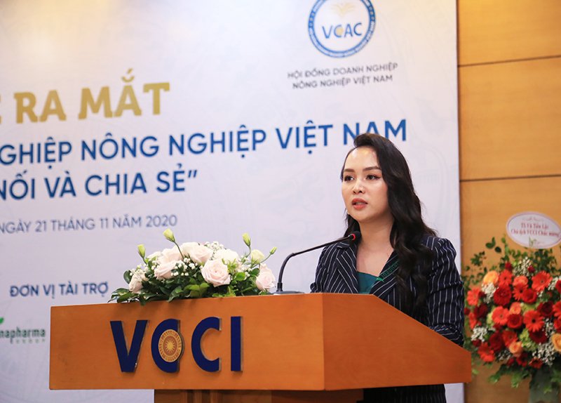 Nữ doanh nhân Nguyễn Thị Diễm Hằng chia sẻ tại Lễ ra mắt Hội đồng Doanh nghiệp Nông nghiệp Việt Nam