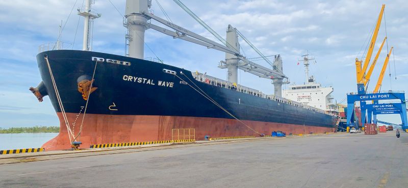 Cảng Chu Lai tiếp nhận tàu CRYSTAL WAVE (Panama), xuất khẩu viên nén sang Nhật Bản