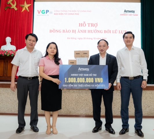 Amway Việt Nam phối hợp với Báo Điện tử Chính phủ, Cổng Thông tin điện tử Chính phủ ủng hộ 1 tỷ đồng thông qua Uỷ ban MTTQ Việt Nam quận Liên Chiểu, TP. Đà Nẵng.