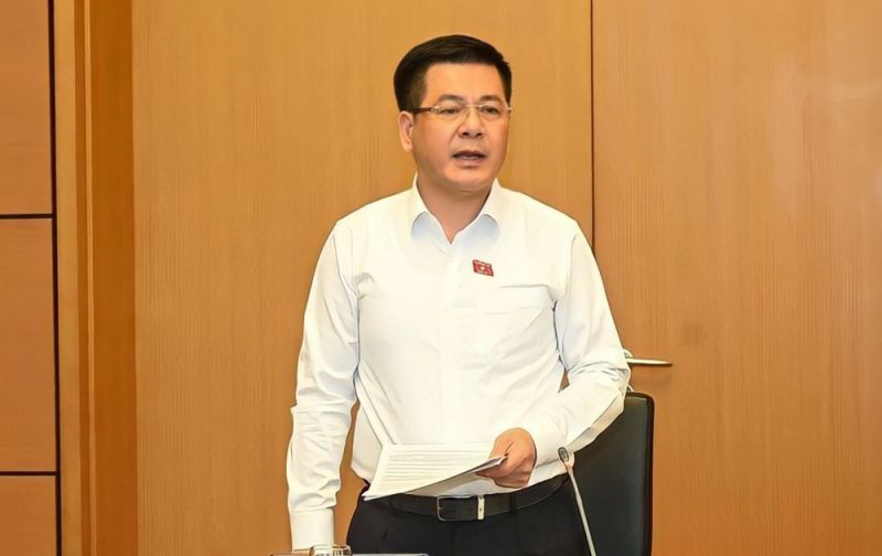 Bộ trưởng Bộ Công Thương Nguyễn Hồng Diên phát biểu tại phiên họp tổ sáng 22/10. Ảnh Quochoi.vn