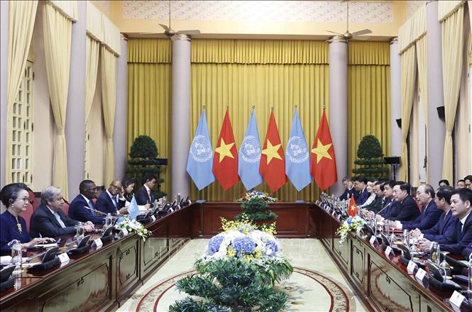 Chủ tịch nước Nguyễn Xuân Phúc hội đàm với Tổng Thư ký Liên hợp quốc António Guterres. Ảnh TTXVN