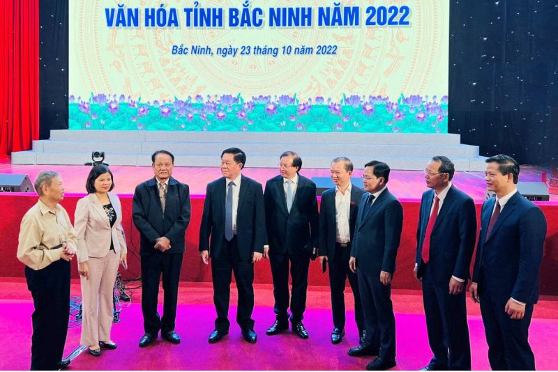 Ông Nguyễn Trọng Nghĩa - Bí thư Trung ương Đảng, Trưởng Ban Tuyên giáo Trung ương (thứ 4 từ trái sang) tham dự Hội nghị