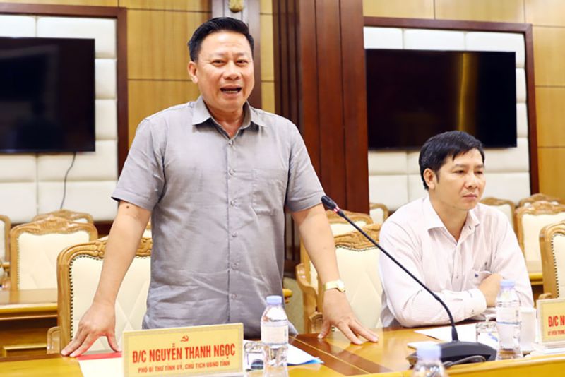 Chủ tịch UBND tỉnh Tây Ninh Nguyễn Thanh Ngọc trao đổi tại buổi làm việc.