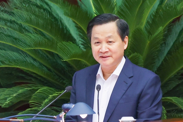 Bí thư Trung ương Đảng, Phó Thủ tướng Chính phủ Lê Minh Khái trình bày báo cáo tại Hội nghị. Ảnh VGP/Nhật Bắc