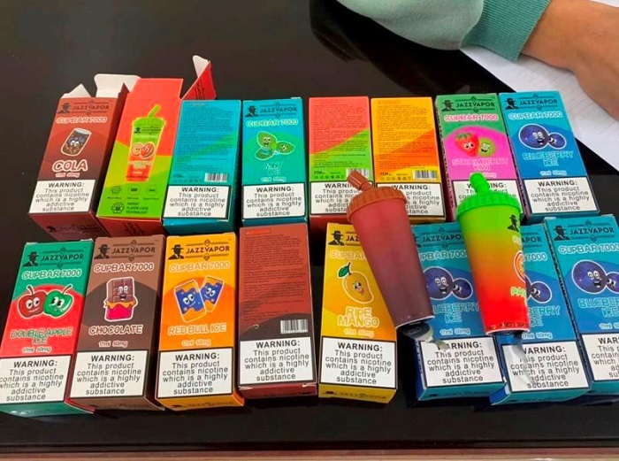 Công an Nghi Xuân vừa thu giữ 16 hộp thuốc lá điện tử nhãn hiệu JAZZVAPOR.