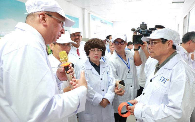 Thủ tướng thăm ai quy trình sản xuất tuần hoàn của nhà máy TH