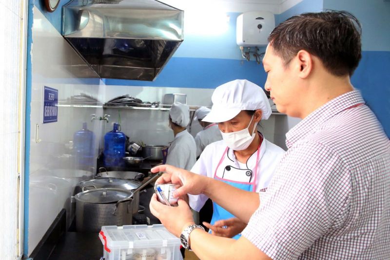 Đoàn kiểm tra liên ngành tỉnh Bắc Ninh kiểm tra ATTP tại bếp ăn bán trú Cơ sở Mầm non tư thục Sao Mai, phường Kinh Bắc, thành phố Bắc Ninh