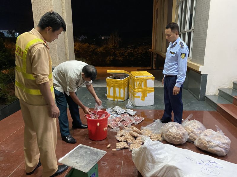 Lực lượng chức năng Quảng Ninh liên tiếp phát hiện, xử lý các vụ kinh doanh thực phẩm không rõ nguồn gốc xuất xứ