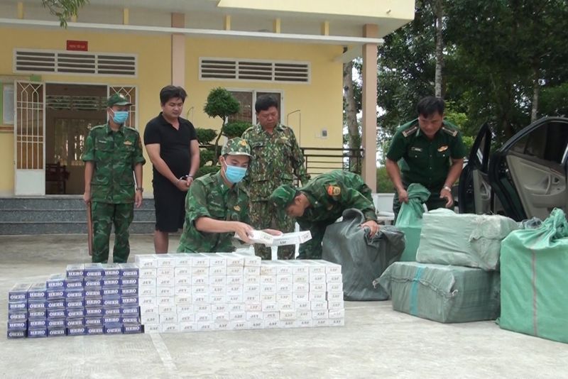 Nguyễn Trí Độ bị Bộ đội Biên phòng Long An bắt giữ cùng tang vật 12.000 bao thuốc lá điếu ngoại