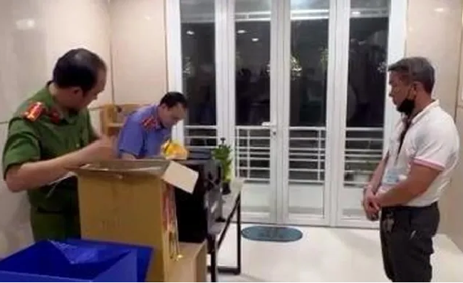 Khởi tố và bắt tạm giam giám đốc công ty vận tải bơm hút dầu trái phép