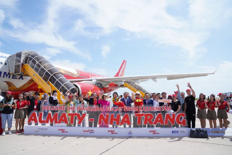 Chỉ với hơn 9 giờ bay thẳng mỗi chặng, người dân và du khách Kazakhstan và Việt Nam có thể di chuyển dễ dàng hơn khi đường bay đầu tiên kết nối thành phố biển Nha Trang đến thành phố Almaty, Kazakhstan
