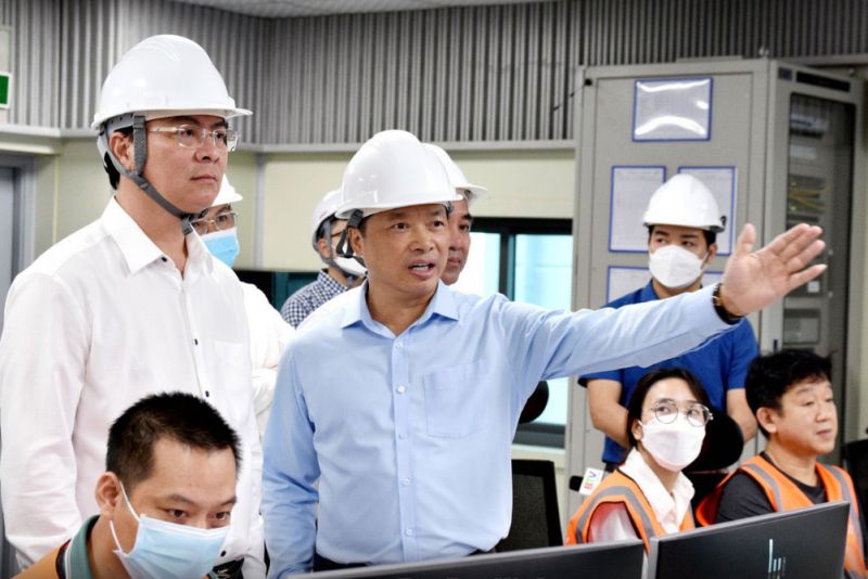 Đoàn công tác tỉnh Bà Rịa - Vũng Tàu thăm nhà máy trong khu công nghiệp ở tỉnh Bắc Ninh