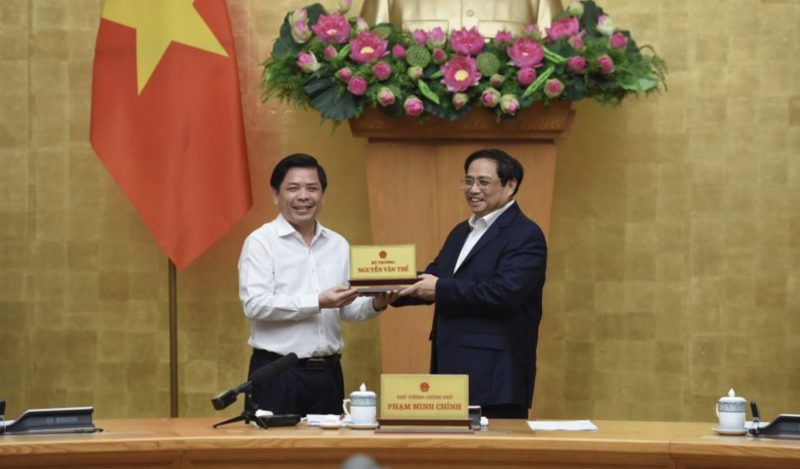 Thủ tướng Phạm Minh Chính và nguyên Bộ trưởng Giao thông vận tải Nguyễn Văn Thể.