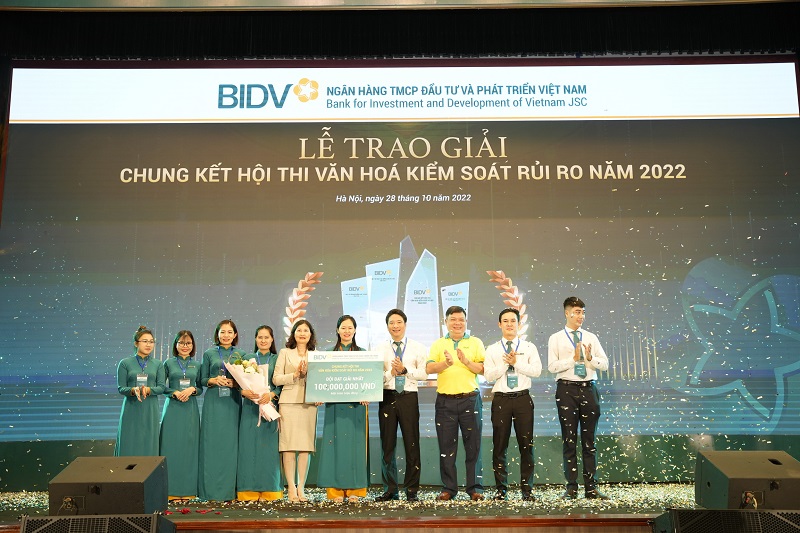 Đội thi BIDV Chợ Lớn đạt giải Nhất