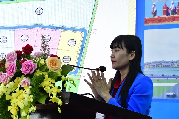 Bà Trịnh Thị Hồng Vân- P. Tổng giám đốc Công ty Yến sào Khánh Hòa phát biểu khai mạc
