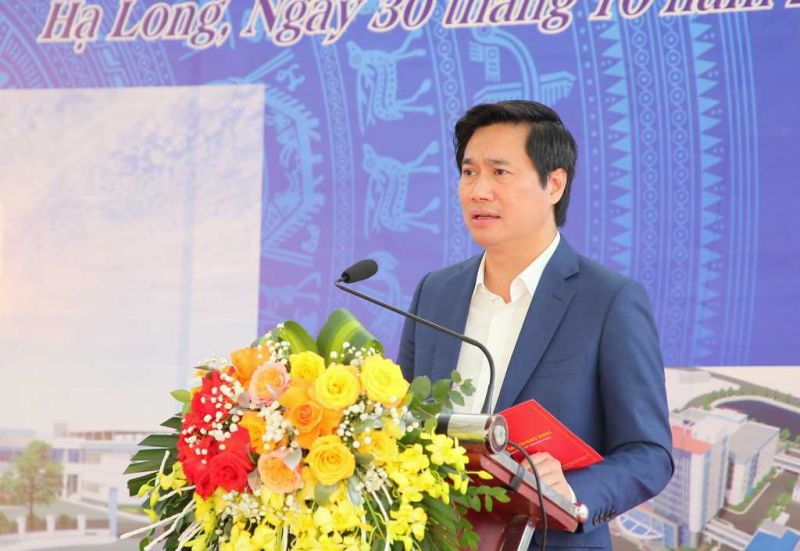 Đồng ch&iacute; Nguyễn Tường Văn, Chủ tịch UBND tỉnh ph&aacute;t biểu tại lễ khởi c&ocirc;ng Dự &aacute;n Đầu tư x&acirc;y dựng, n&acirc;ng cấp, mở rộng Bệnh viện Phổi Quảng Ninh.