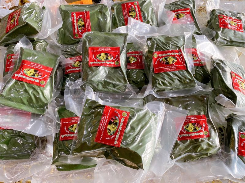 Để tăng thời gian bảo quản, nhiều hộ dân còn đầu tư máy hút chân không để đóng gói sản phẩm Để tăng thời gian bảo quản, nhiều hộ dân còn đầu tư máy hút chân không để đóng gói sản phẩm