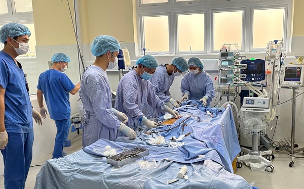 Lần đầu dùng "tim, phổi nhân tạo" cứu sống bệnh nhân