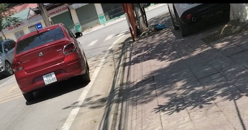 Xe kh&ocirc;ng ph&ugrave; hiệu, tem, m&agrave;o...hoạt động như taxi