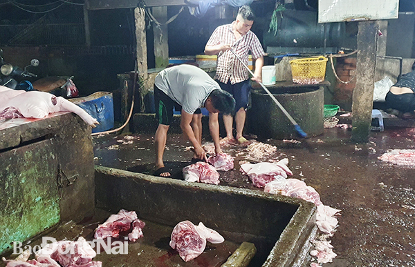 cơ sở giết mổ heo lậu của bà Nguyễn Thị Thơm (P.Trảng Dài, TP.Biên Hòa)