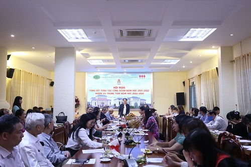 GS,TS Nguyễn Công Nghiệp - Bí thư Đảng ủy, Phó Hiệu trưởng Thường trực phát biểu chỉ đạo