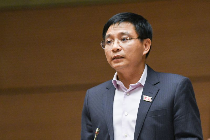 Bộ trưởng Bộ Giao thông Vận tải Nguyễn Văn Thắng tại phiên chất vấn chiều 03/11. Ảnh Quochoi.vn