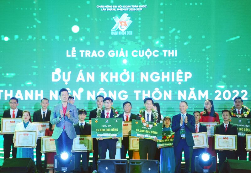 T.Ư Đoàn trao giải cho các dự án xuất sắc tại chuộc thi “Dự án khởi nghiệp thanh niên nông thôn”