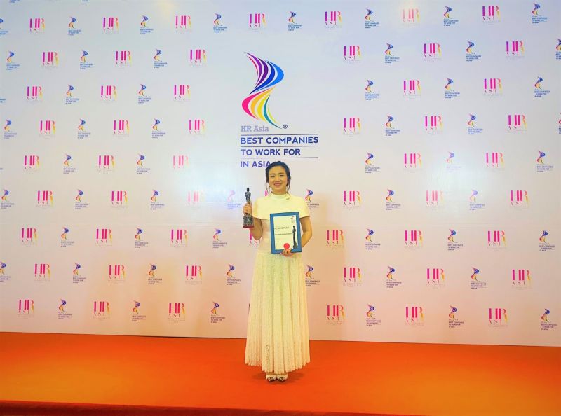Bà Nguyễn Thu Trang, Giám đốc Nhân sự TNG Holdings Vietnam tại Lễ trao giải “Nơi làm việc tốt nhất Châu Á”
