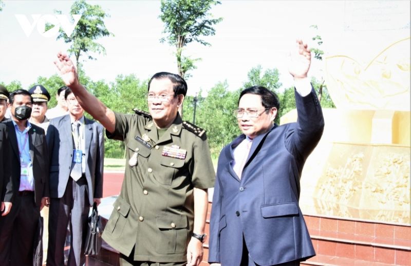 Thủ tướng Phạm Minh Chính và Thủ tướng Campuchia Hun Sen tại Lễ kỷ niệm 45 năm 