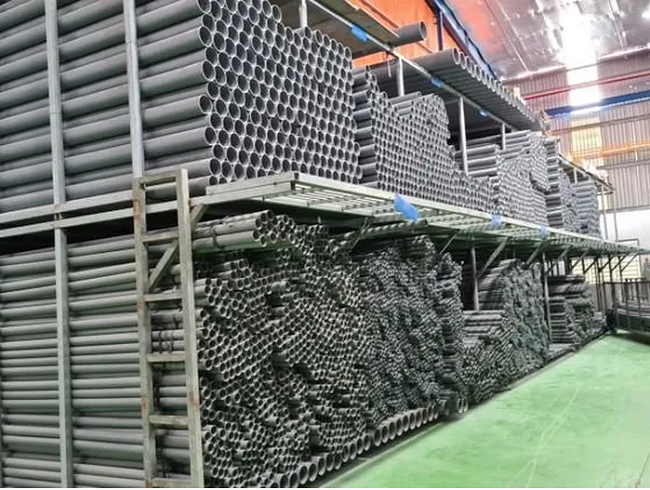 Truy tố 3 bị can trong vụ sản xuất, buôn bán ống nhựa giả