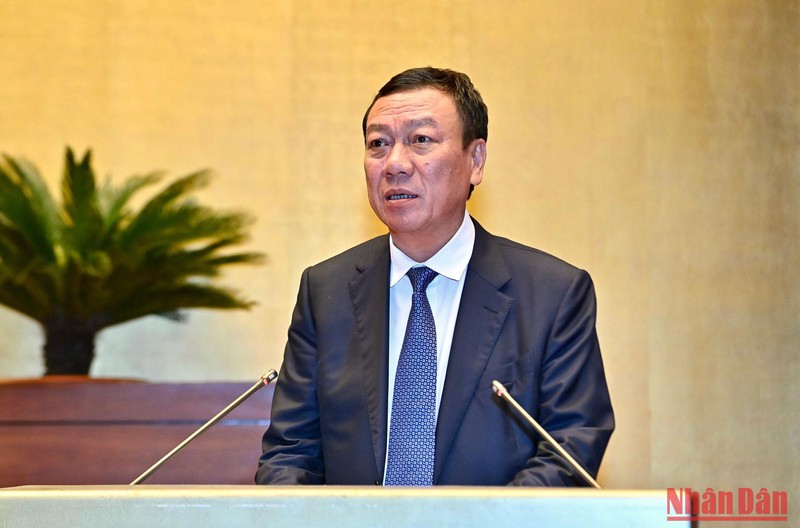 Tổng Thanh tra Chính phủ Đoàn Hồng Phong trình bày Báo cáo công tác phòng, chống tham nhũng năm 2022 trong phiên họp sáng 08/11. Ảnh ĐĂNG KHOA