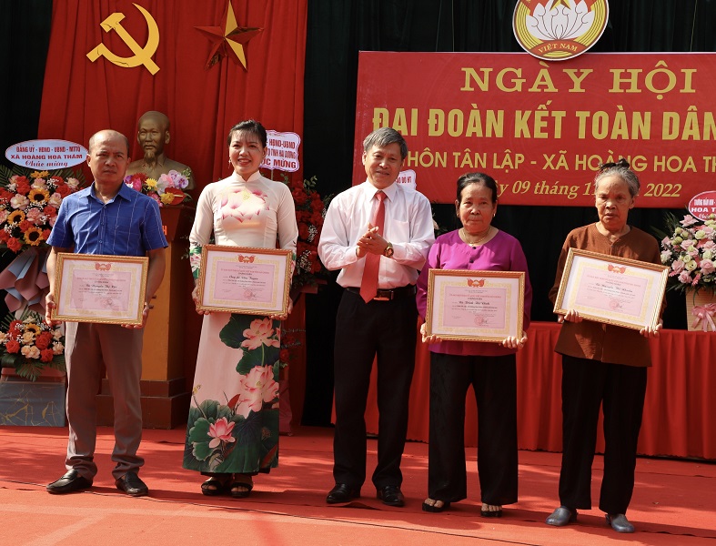 Uỷ ban MTTQ tỉnh Hải Dương đã tặng bằng khen cho các gia đình thôn Tân Lập