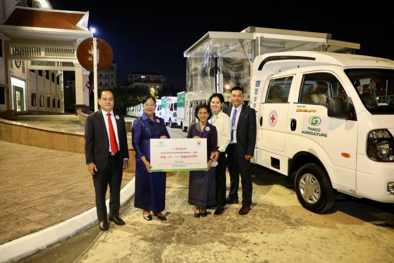 THACO AGRICULTURE trao tặng phương tiện khám chữa bệnh cơ động góp phần chăm lo sức khoẻ của cộng đồng người dân Campuchia