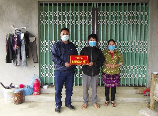 Trao nhà đại đoàn kết cho hộ nghèo xã Cốc Ly, huyện Bắc Hà, Lào Cai