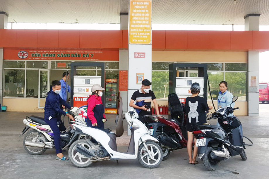 Điểm bán xăng tại thị trấn Nếnh (huyện Việt Yên)