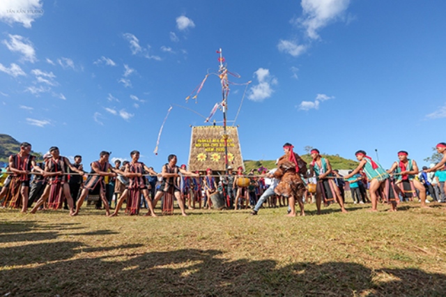 Một trong những hoạt động cuốn hút đông đảo người dân địa phương, khách du lịch tham gia Lễ hội lần này chính là cuộc thi Chinh phục đỉnh Núi lửa Chư Đang Ya