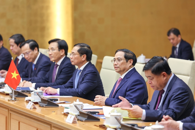 Thủ tướng Chính phủ Phạm Minh Chính đề nghị Chính phủ Đức tiếp tục hỗ trợ, tạo điều kiện thuận lợi cho cộng đồng người Việt Nam tại Đức hội nhập thành công và đóng góp cho phát triển kinh tế - xã hội Đức cũng như quan hệ hai nước